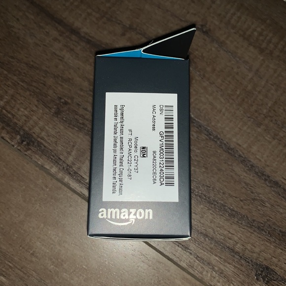 Amazon Smart Plug - Picture 2 of 4
